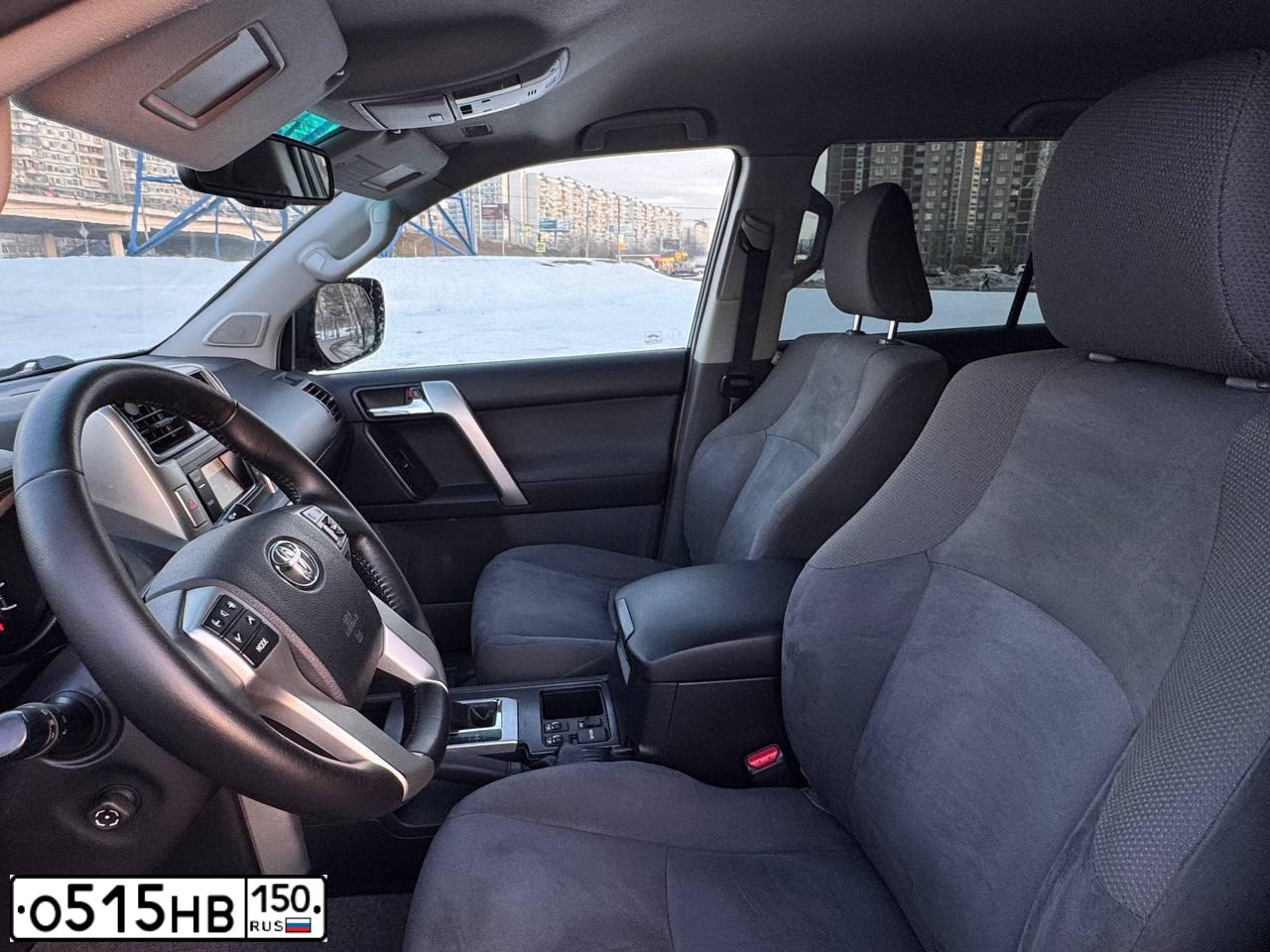 Фото автомобиля TOYOTA LANDCRUISER, 2010 — госномер О515НВ150. Цвет: ЧЕРНЫЙ