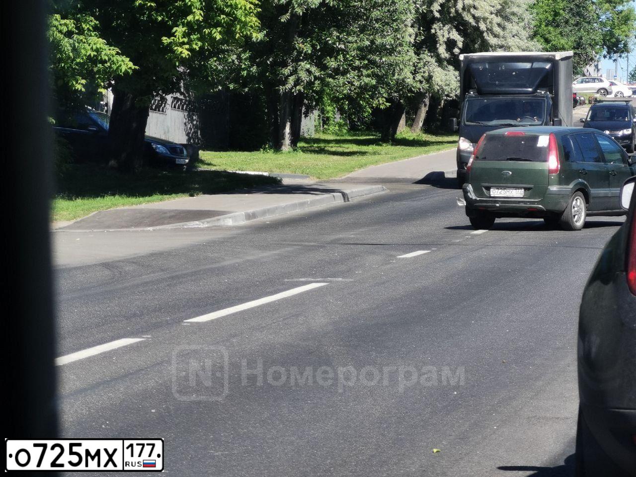 Фото автомобиля FORD FUSION, 2006 — госномер О725МХ177. Цвет: СЕРЫЙ