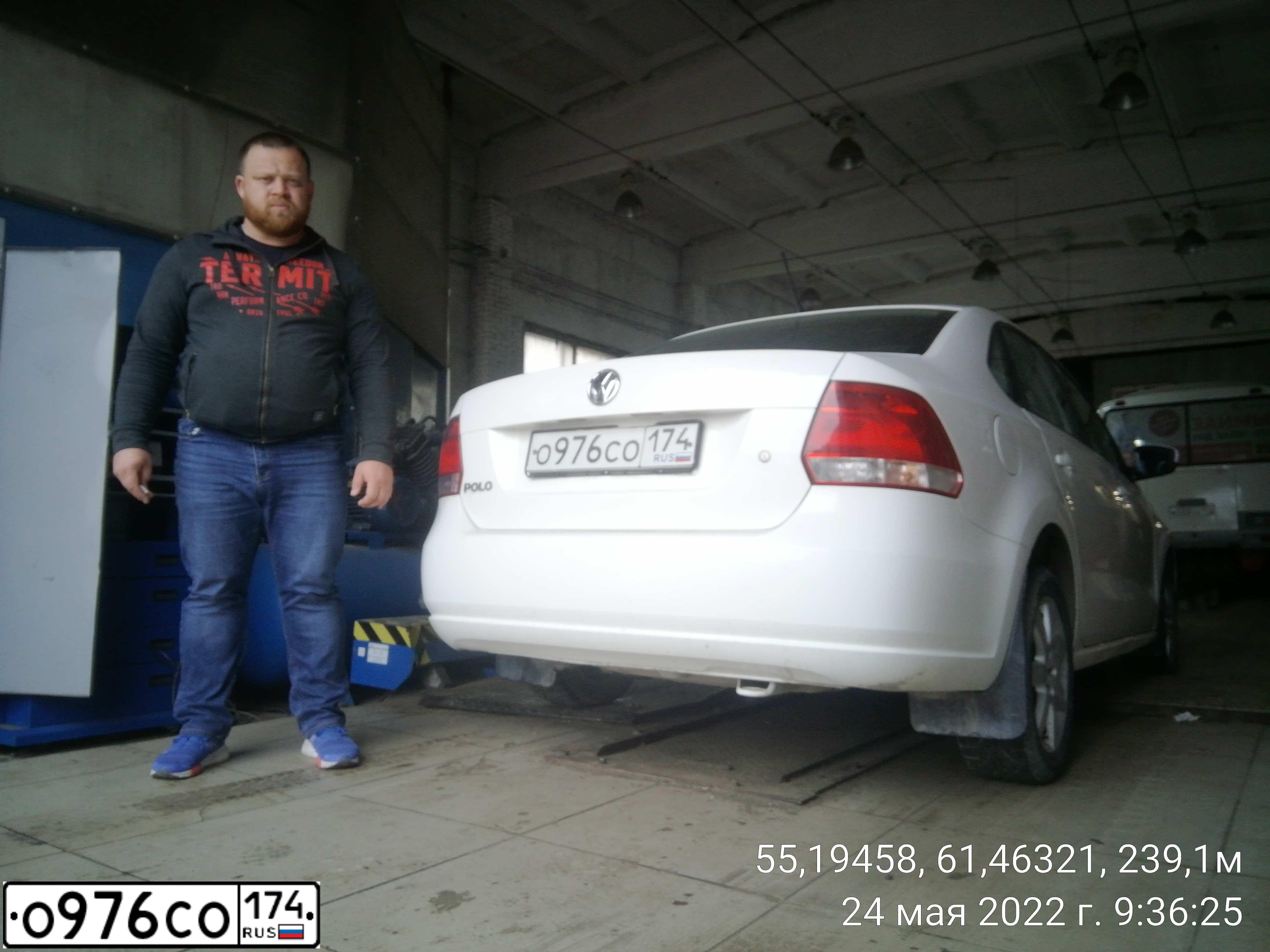 Фото автомобиля VOLKSWAGEN POLO, 2013 — госномер О976СО174. Цвет: Белый