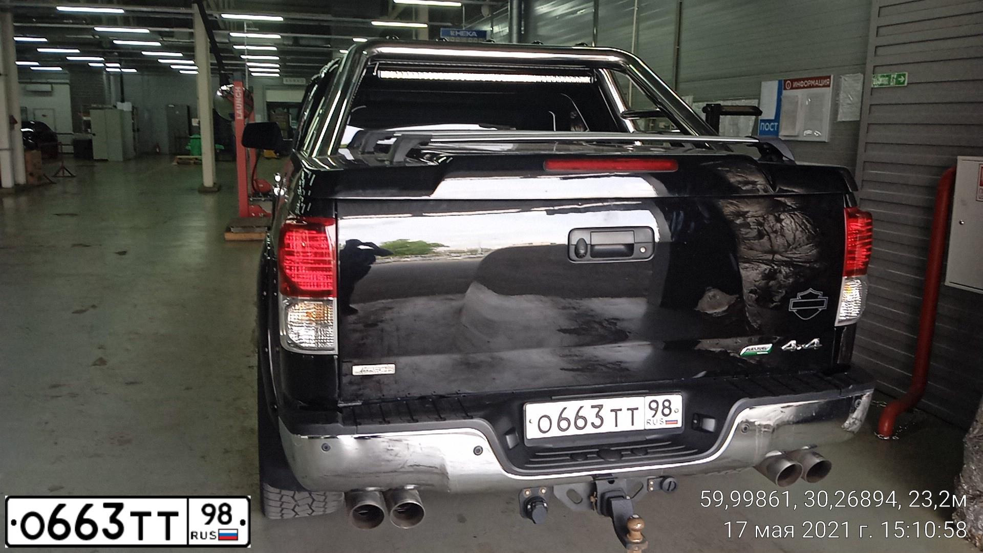 Фото автомобиля TOYOTA LANDCRUISER, 2008 — госномер О663ТТ98. Цвет: ЧЕРНЫЙ