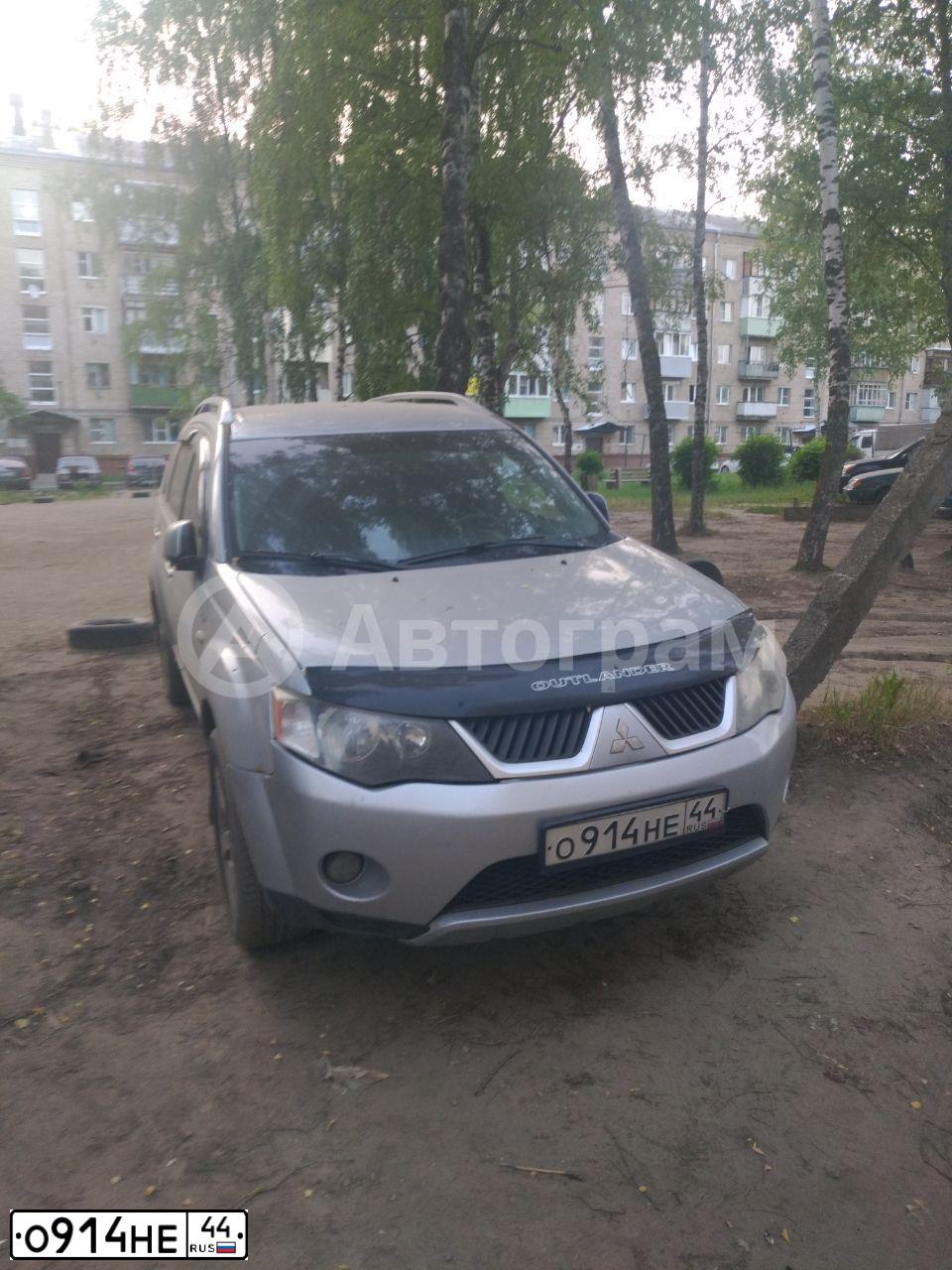 Фото автомобиля MITSUBISHI OUTLANDER, 2008 — госномер В598ХВ38. Цвет: серебристый