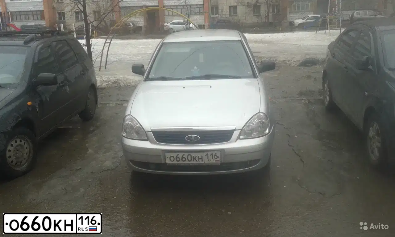 Фото автомобиля LADA 2172 PRIORA, 2011 — госномер М676НР21. Цвет: СВЕТЛО-СЕРЕБРИСТЫЙ МЕТАЛЛ