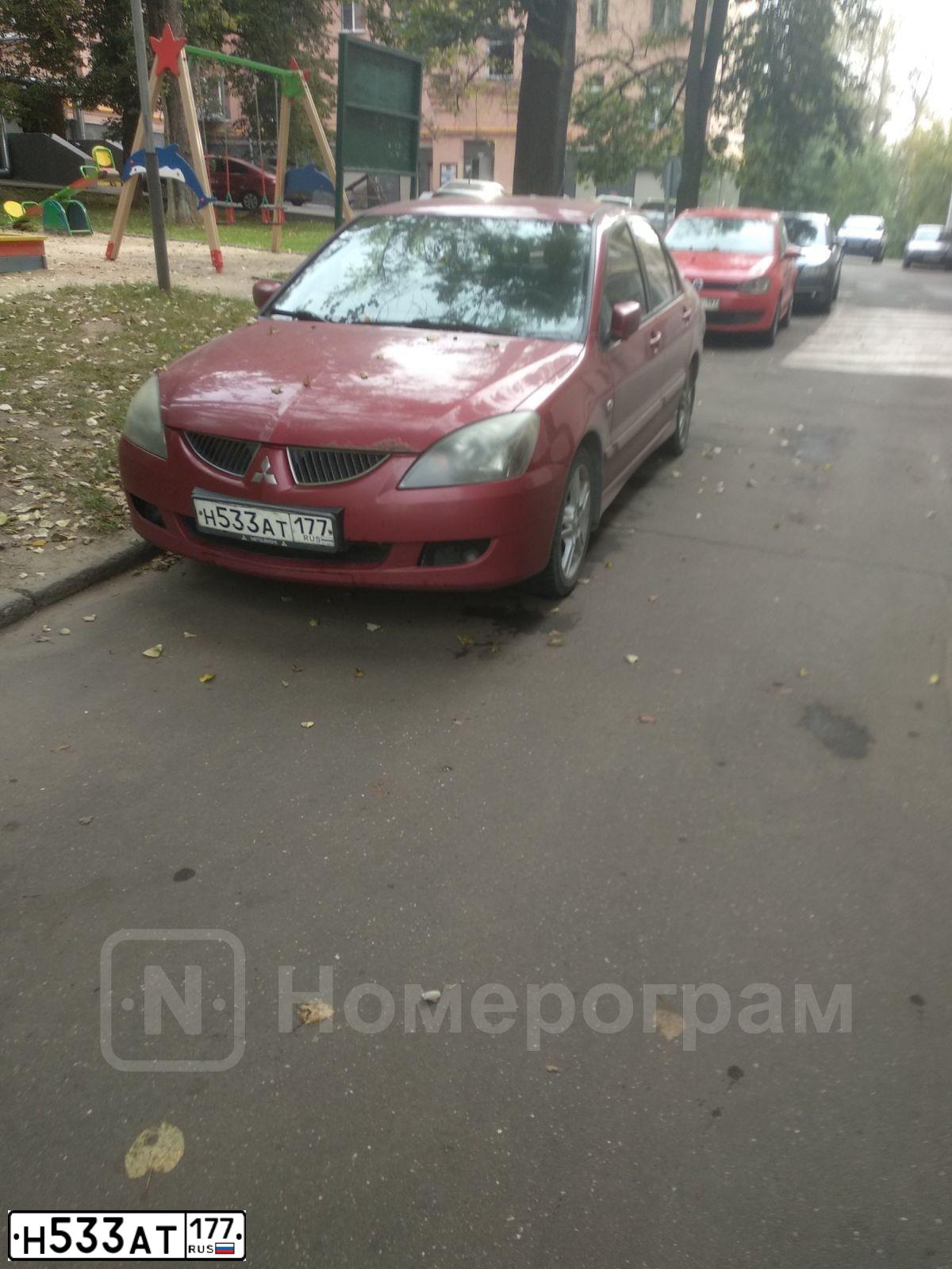Фото автомобиля MITSUBISHI LANCER, 2005 — госномер Н533АТ177. Цвет: Красный