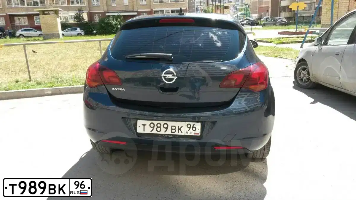 Фото автомобиля OPEL ASTRA, 2011 — госномер Т989ВК96. Цвет: СИНИЙ