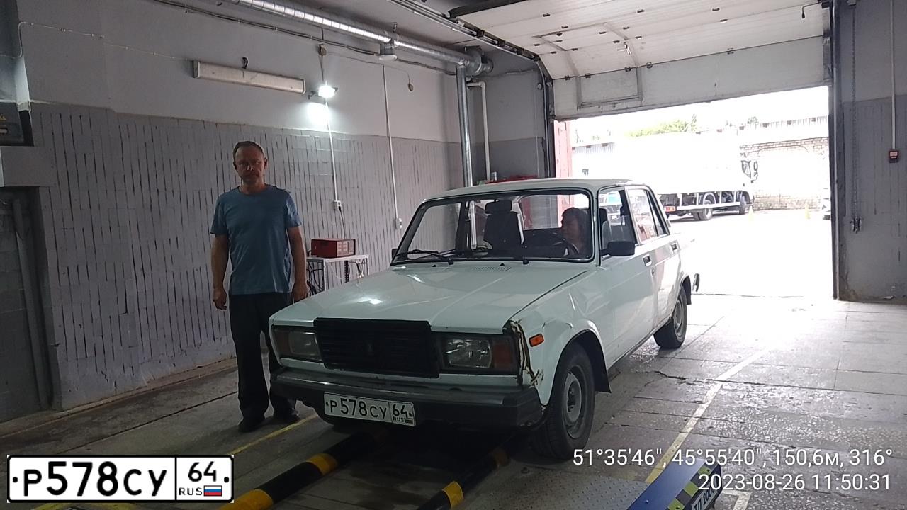 Фото автомобиля LADA 2107, 2006 — госномер Р578СУ64. Цвет: ЯРКО БЕЛЫЙ