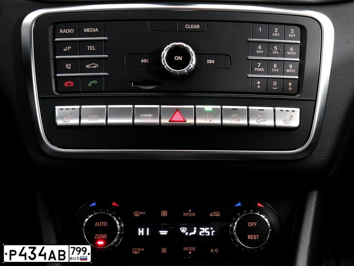 Фото автомобиля MERCEDES GLA-KLASSE, 2017 — госномер Х111АЕ190. Цвет: Коричневый