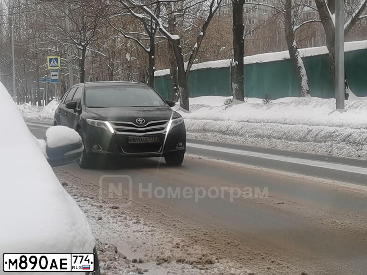 Фото автомобиля RENAULT DUSTER, 2020 — госномер М890АЕ774. Цвет: ЗЕЛЕНЫЙ