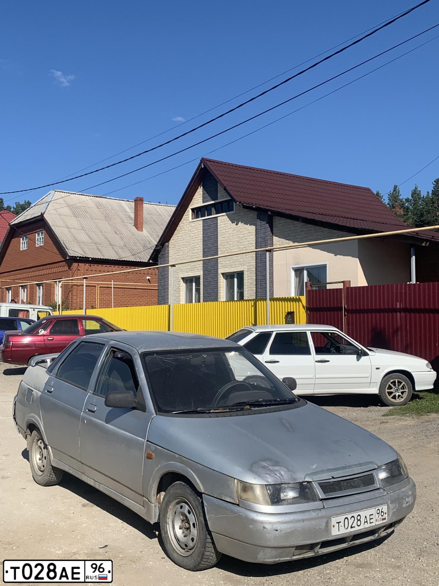 Фото автомобиля LADA 2110, 2001 — госномер Т028АЕ96. Цвет: СЕРЕБРИСТО-ЗЕЛЕНЫЙ