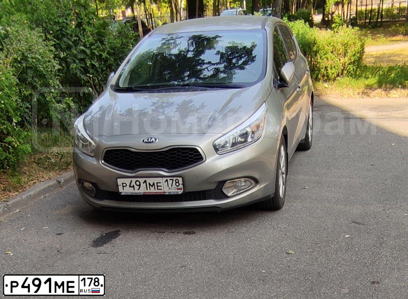 Фото автомобиля KIA CEE'D, 2013 — госномер Р491МЕ178. Цвет: серебристый