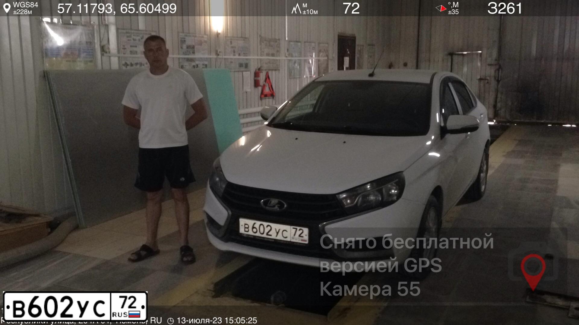 Фото автомобиля LADA VESTA, 2019 — госномер О235УА196. Цвет: БЕЛЫЙ