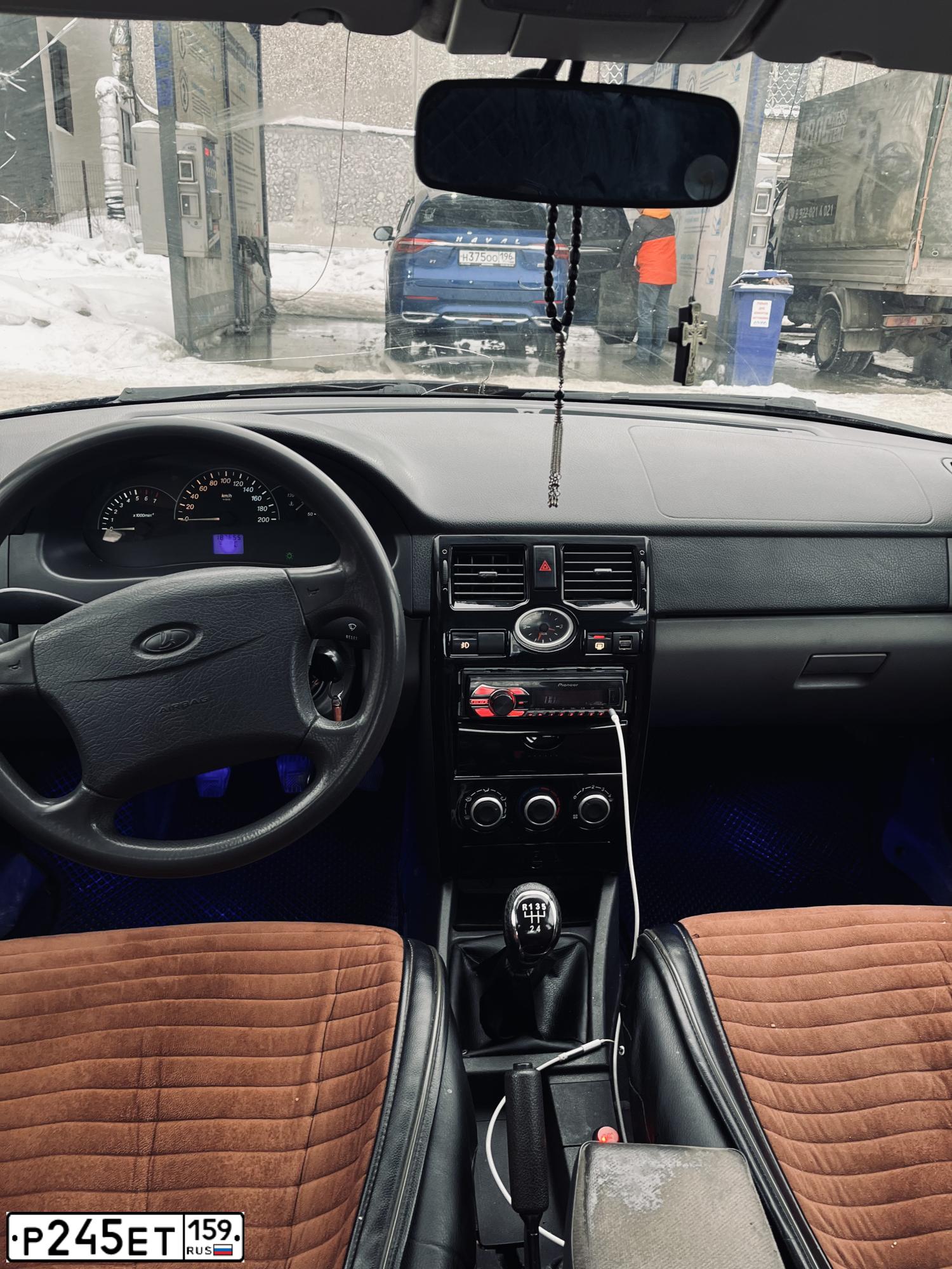 Фото автомобиля LADA 2170 PRIORA, 2010 — госномер Р245ЕТ159. Цвет: Сине-Черный