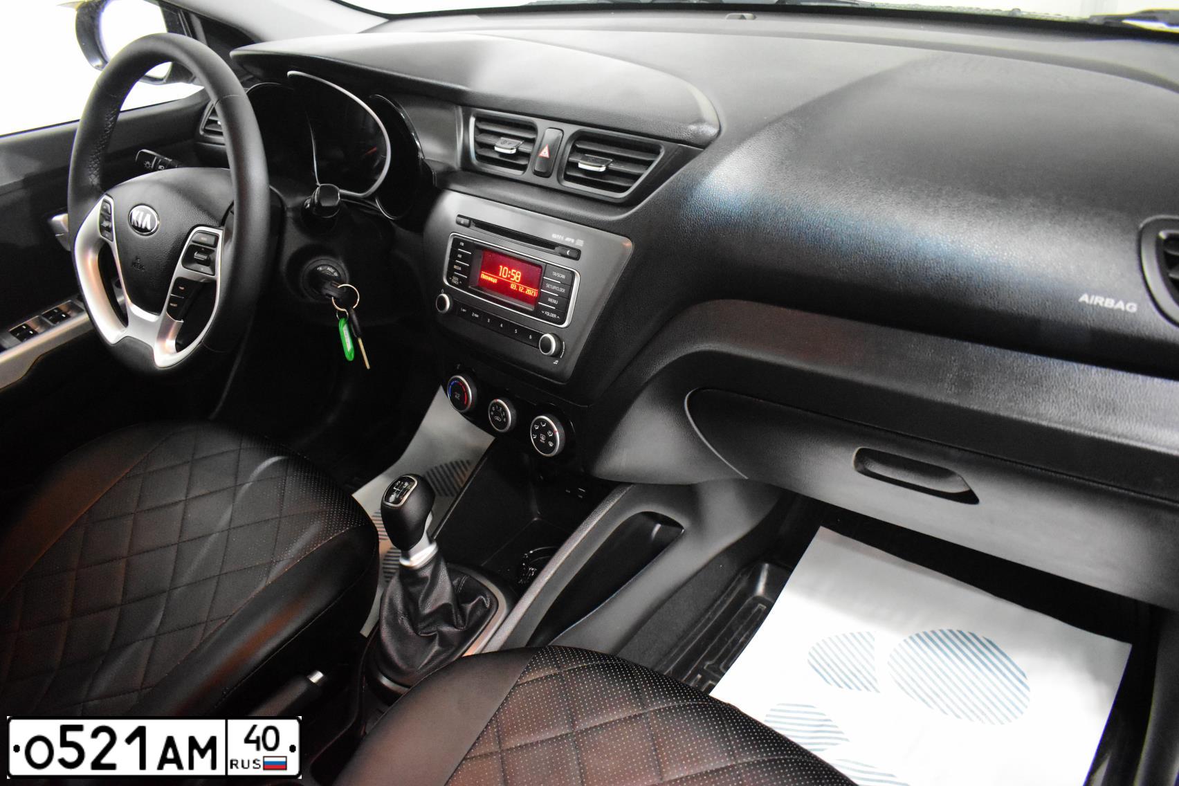 Фото автомобиля KIA RIO, 2015 — госномер Р477ВХ40. Цвет: ЧЕРНЫЙ