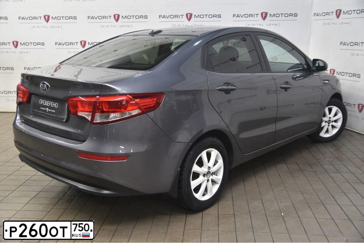 Фото автомобиля KIA RIO, 2017 — госномер Р260ОТ750. Цвет: Серый