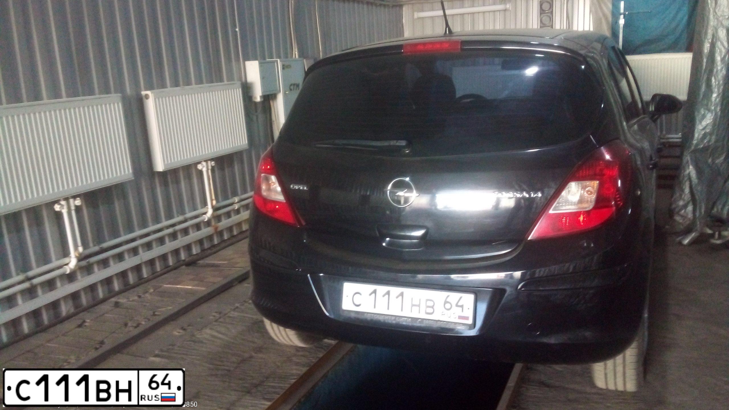 Фото автомобиля OPEL CORSA, 2008 — госномер С111НВ64. Цвет: ЧЕРНЫЙ