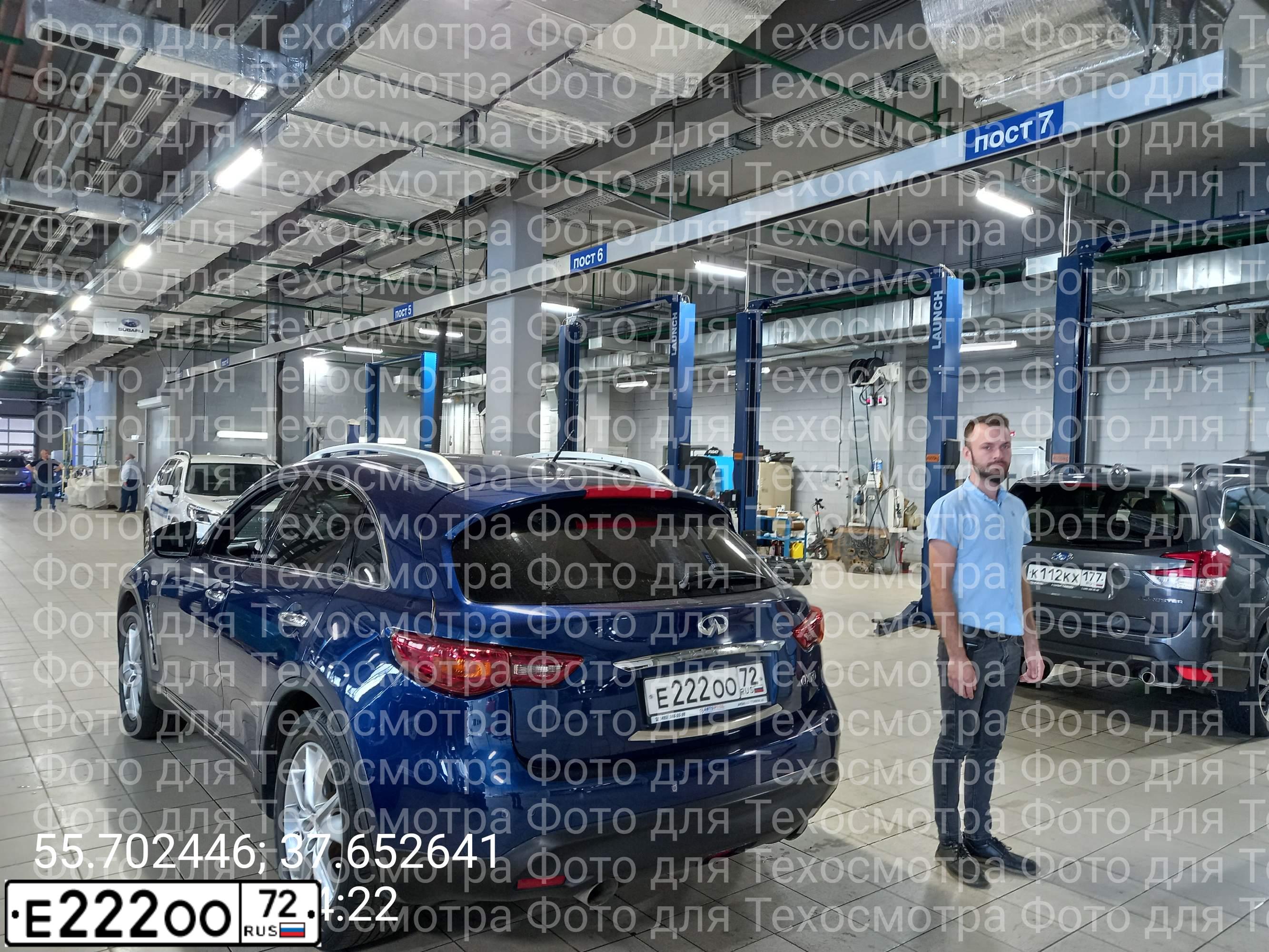 Фото автомобиля TOYOTA CAMRY, 2017 — госномер О211МН799. Цвет: БЕЛЫЙ ПЕРЛАМУТР