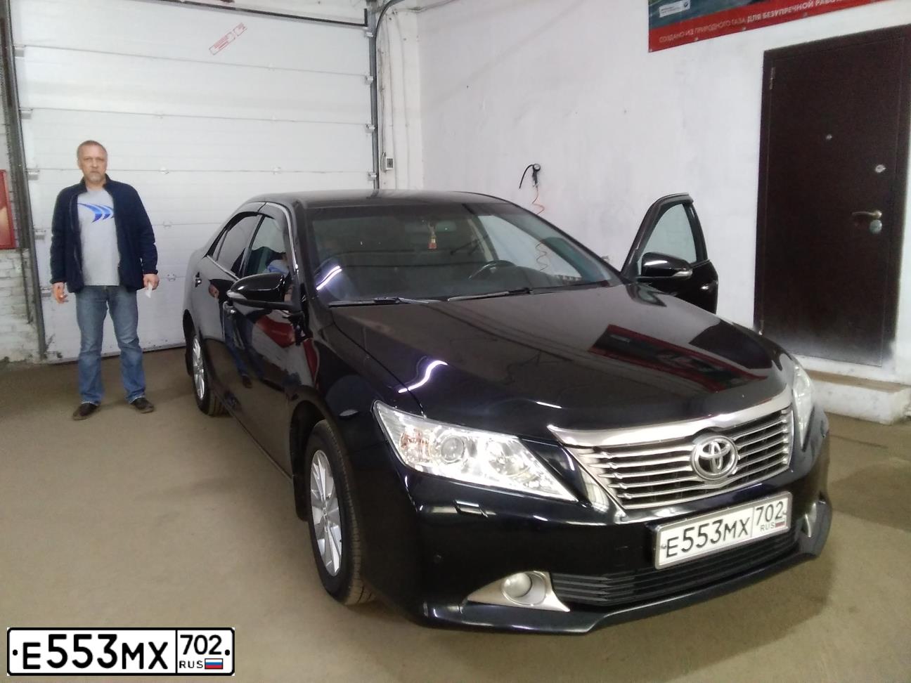 Фото автомобиля TOYOTA CAMRY, 2012 — госномер К424ММ97. Цвет: ЧЕРНЫЙ МЕТАЛЛИК