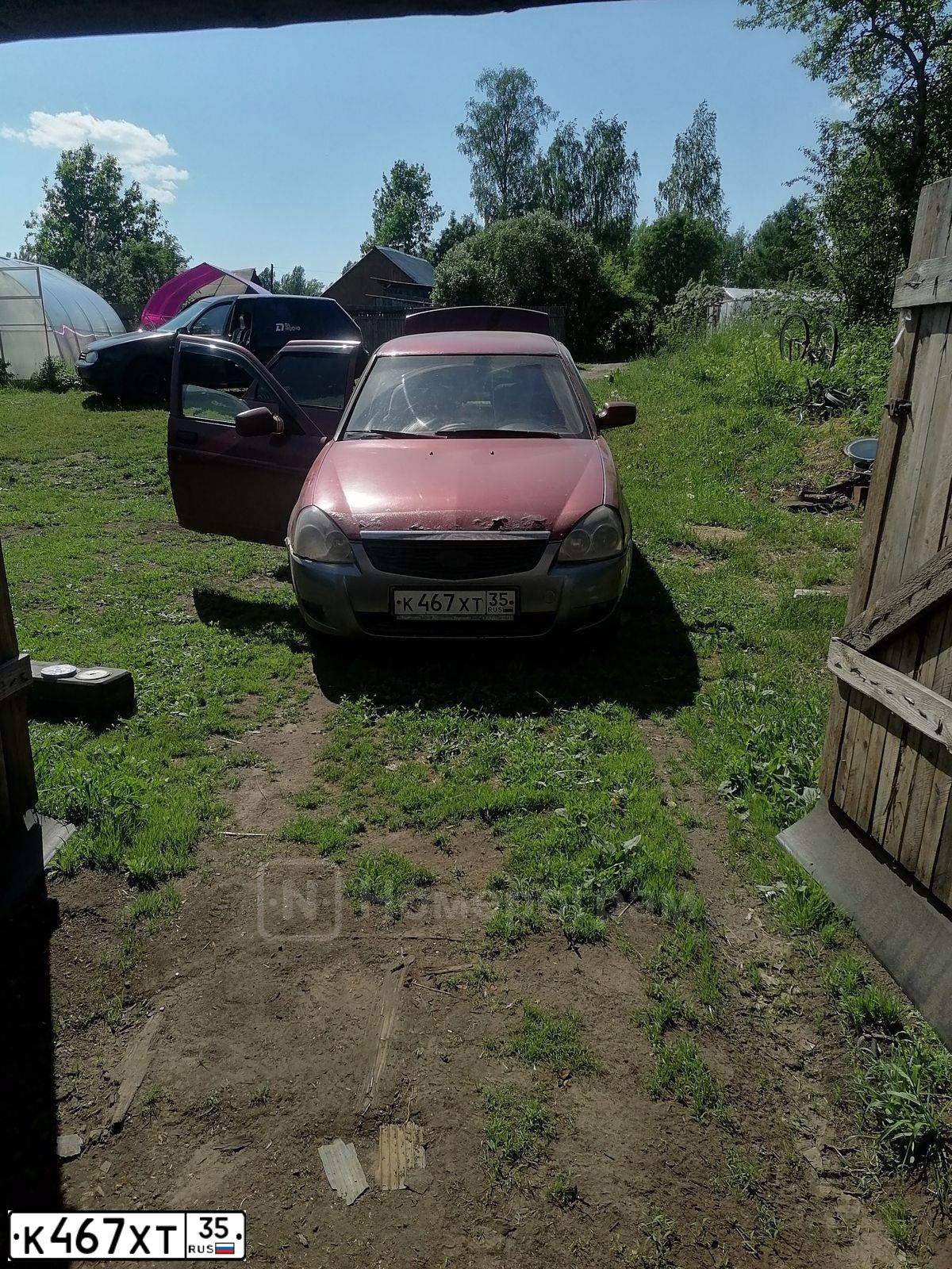 Фото автомобиля LADA PRIORA, 2008 — госномер М835ОХ35. Цвет: ЗОЛОТИСТО-КРАСНЫЙ