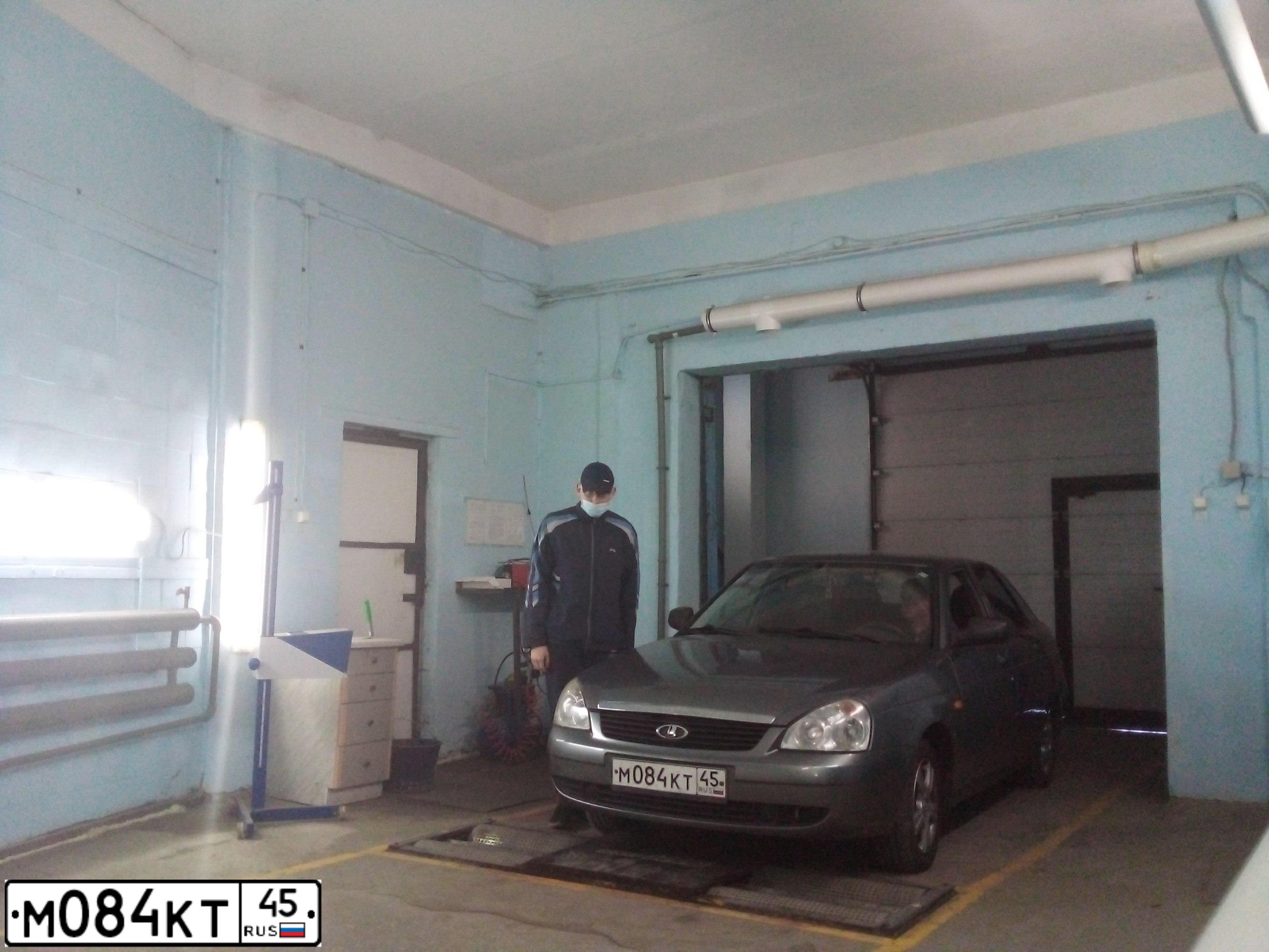 Фото автомобиля LADA 2172 PRIORA, 2011 — госномер М084КТ45. Цвет: СРЕДНИЙ СЕРО ЗЕЛЕНЫЙ МЕТА
