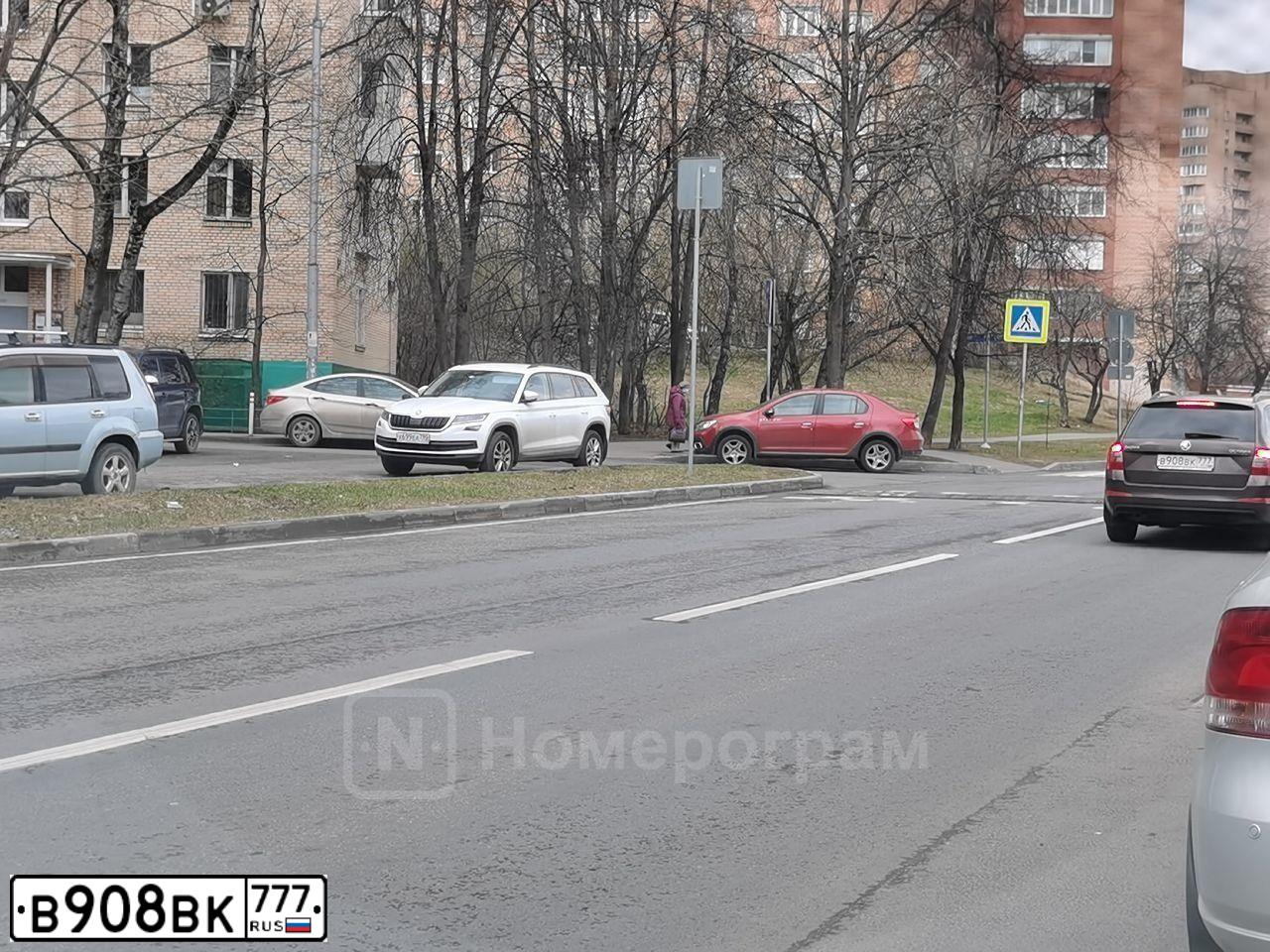 Фото автомобиля SKODA OCTAVIA, 2014 — госномер В908ВК777. Цвет: КОРИЧНЕВЫЙ