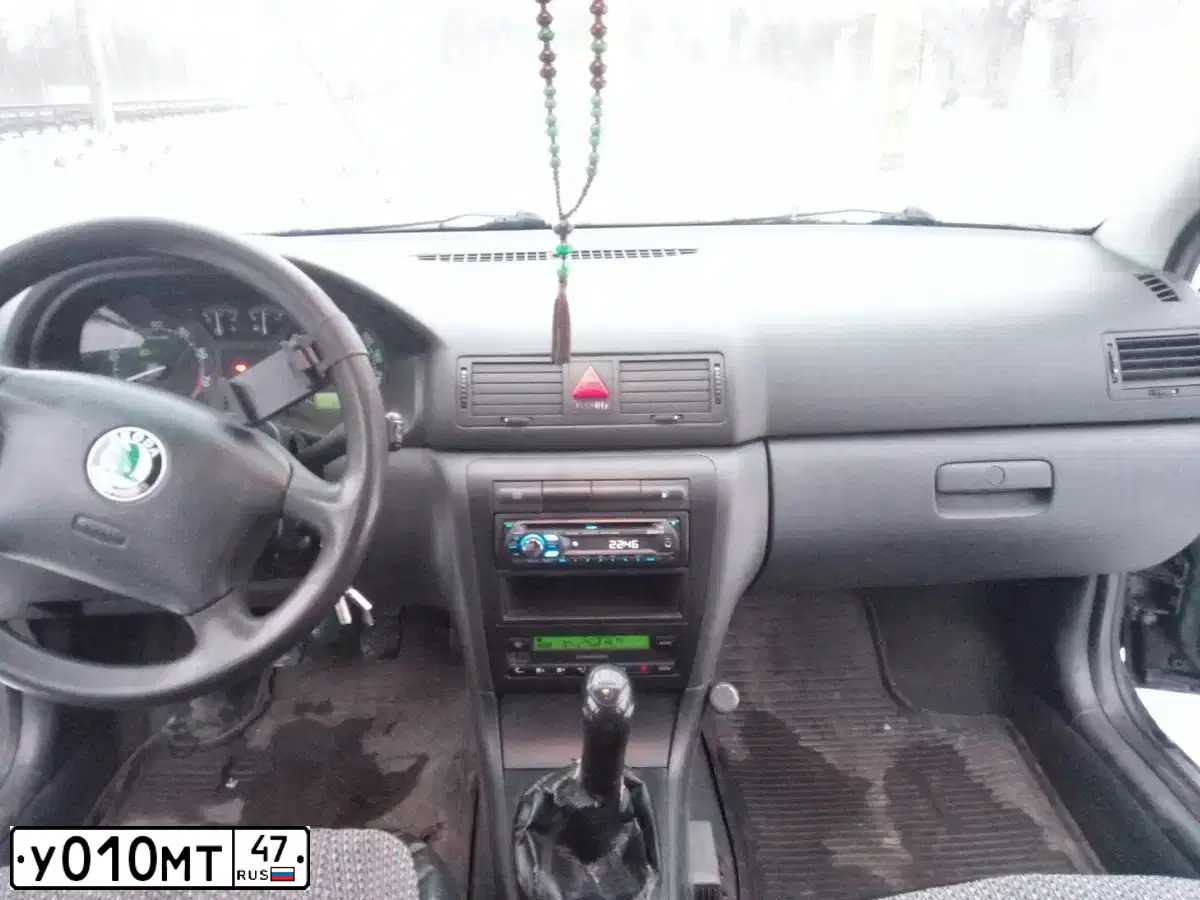 Фото автомобиля SKODA OCTAVIA, 2002 — госномер У010МТ47. Цвет: ЗЕЛЕНЫЙ