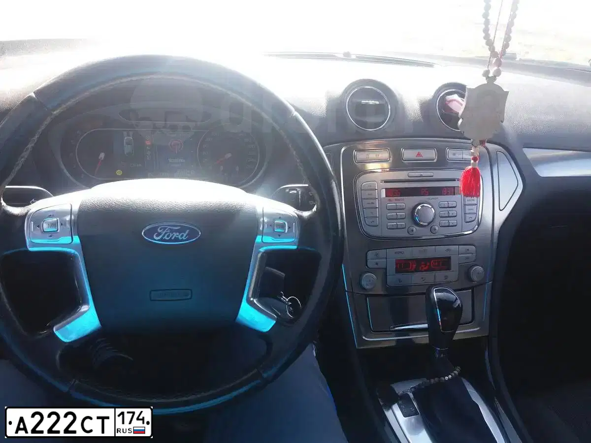 Фото автомобиля HYUNDAI SANTA FE, 2018 — госномер А222СТ174. Цвет: Серебристый