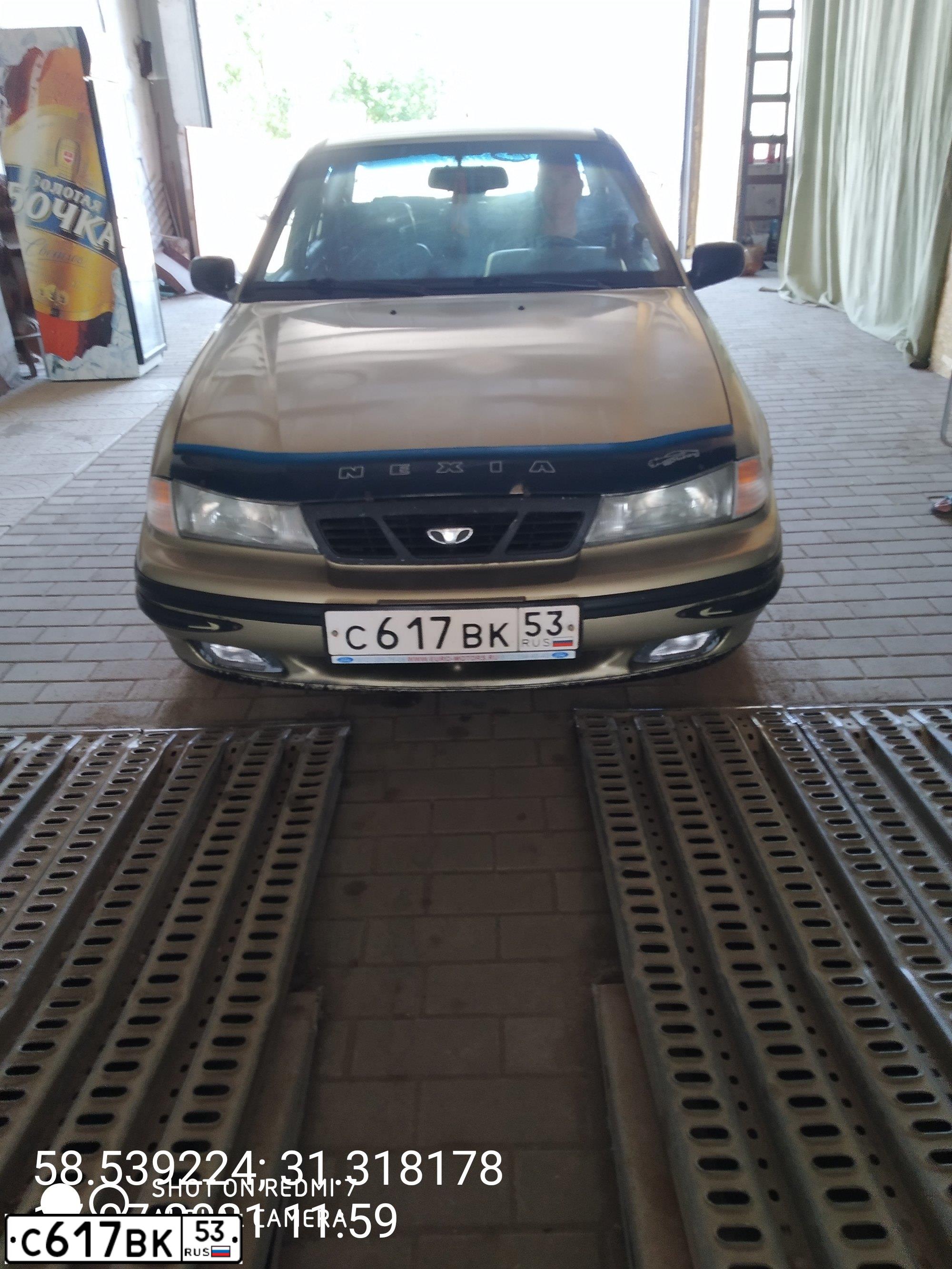Фото автомобиля DAEWOO NEXIA, 2006 — госномер Е232ВХ164. Цвет: БЕЖЕВО-СЕРЫЙ