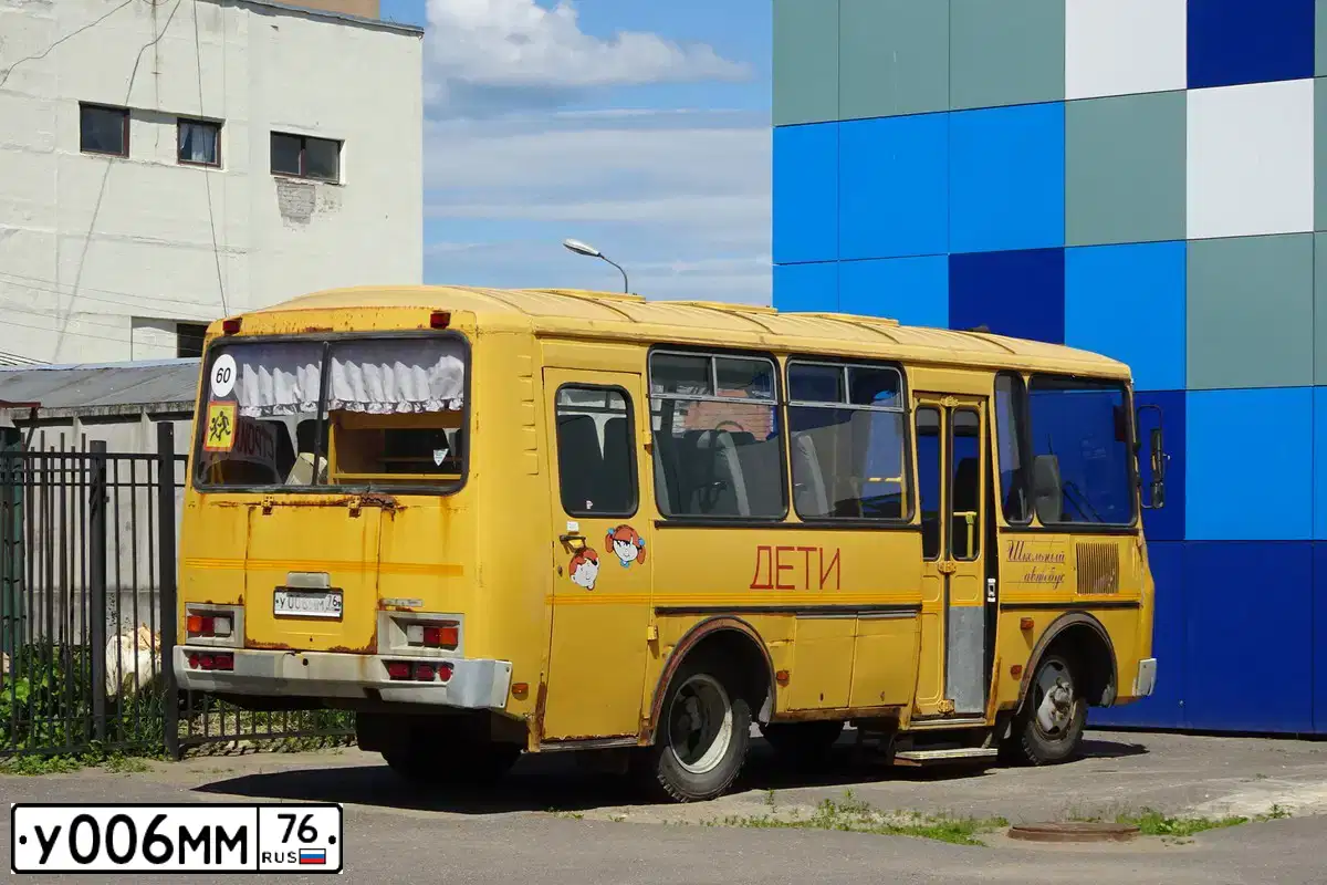 Фото автомобиля PAZ Z 3205, 2008 — госномер У006ММ76. Цвет: ЖЕЛТЫЙ