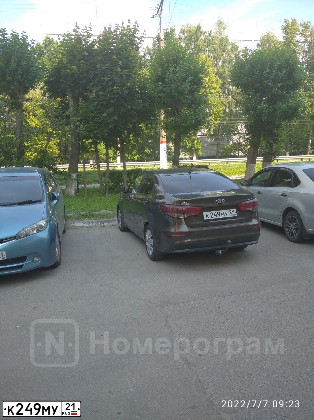 Фото автомобиля KIA RIO, 2016 — госномер К249НУ21. Цвет: Коричневый