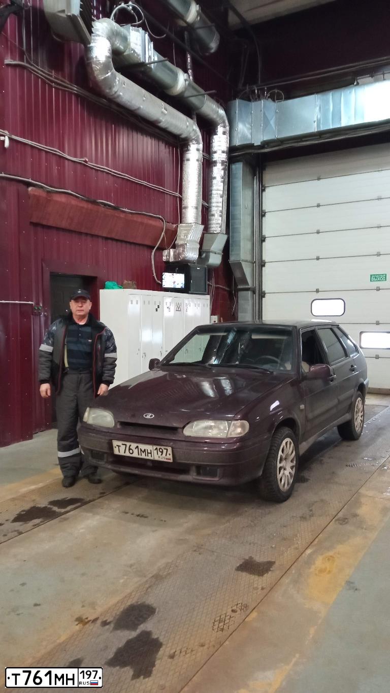 Фото автомобиля LADA 2114 SAMARA, 2012 — госномер У196МТ31. Цвет: ТЕМНО-ВИШНЕВЫЙ