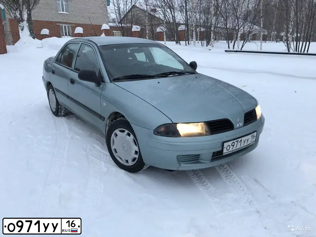 Фото автомобиля MITSUBISHI CARISMA, 2002 — госномер У604КХ102. Цвет: СВЕТЛО-СЕРО-ЗЕЛЕНЫЙ