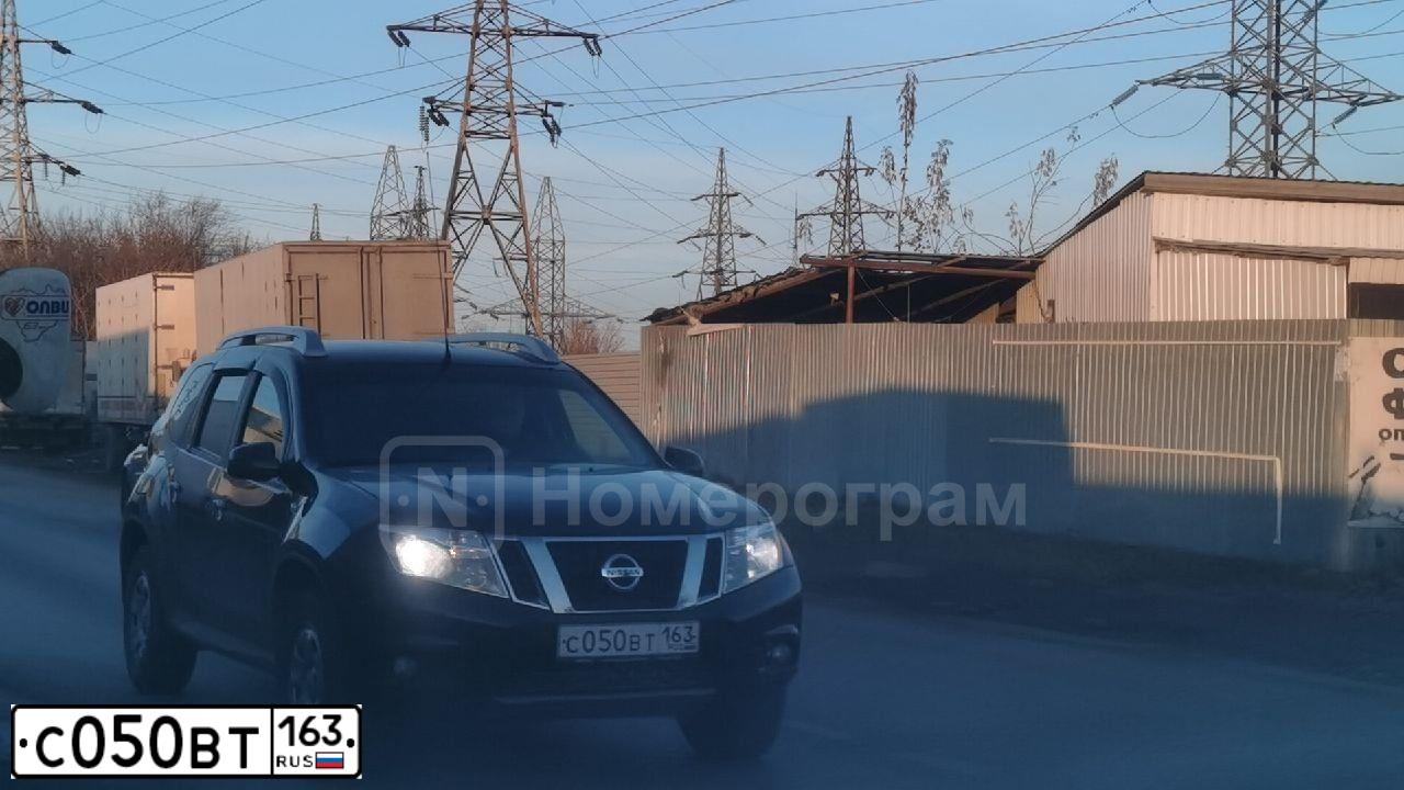 Фото автомобиля NISSAN NOTE, 2011 — госномер С050ВТ163. Цвет: серебристый