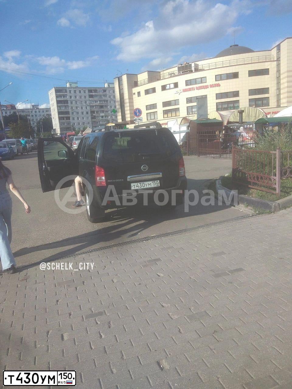 Фото автомобиля NISSAN PATHFINDER, 2008 — госномер Т430УМ150. Цвет: ЧЕРНЫЙ
