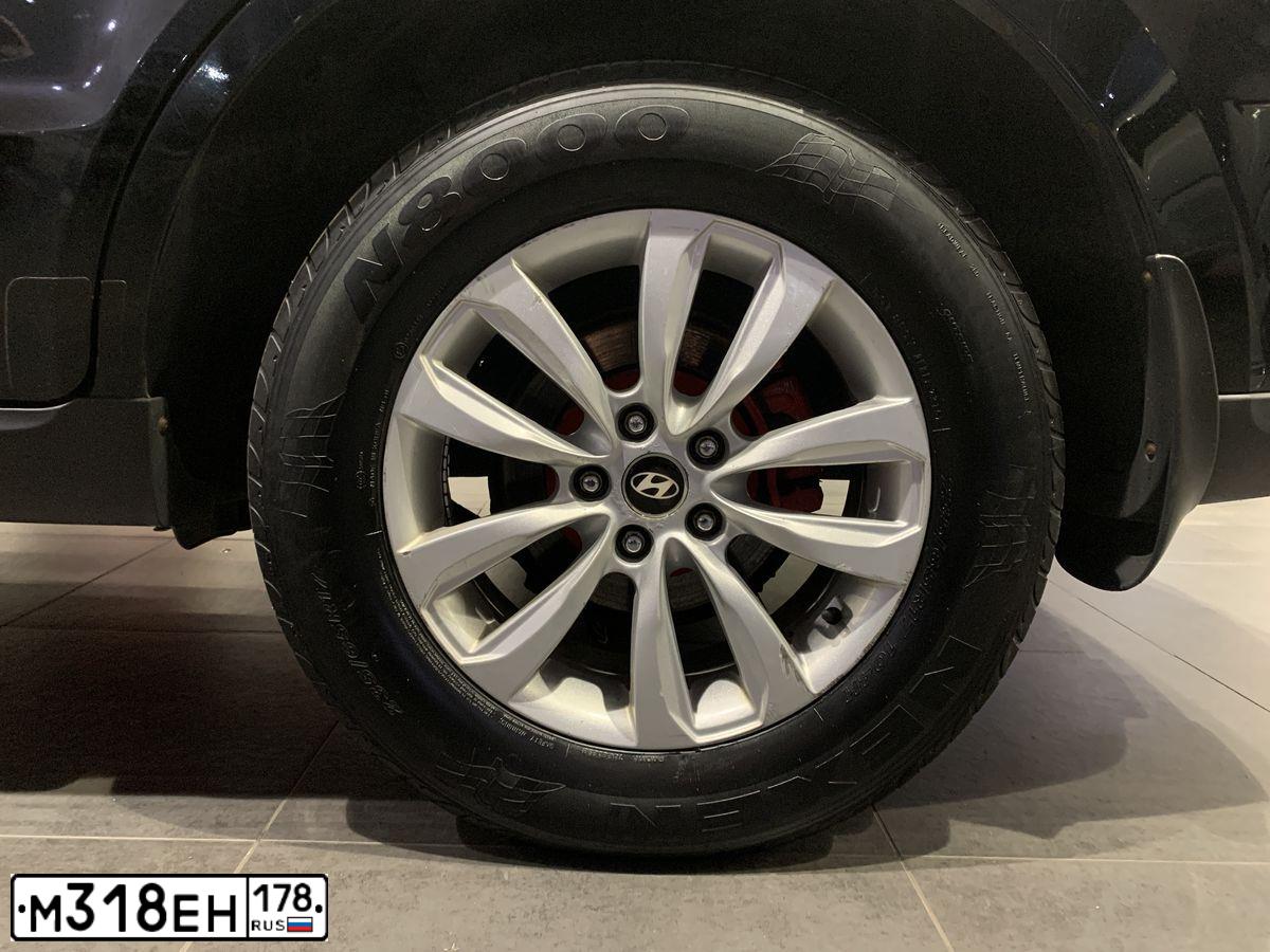 Фото автомобиля HYUNDAI SANTA FE, 2011 — госномер М318ЕН178. Цвет: ЧЕРНЫЙ