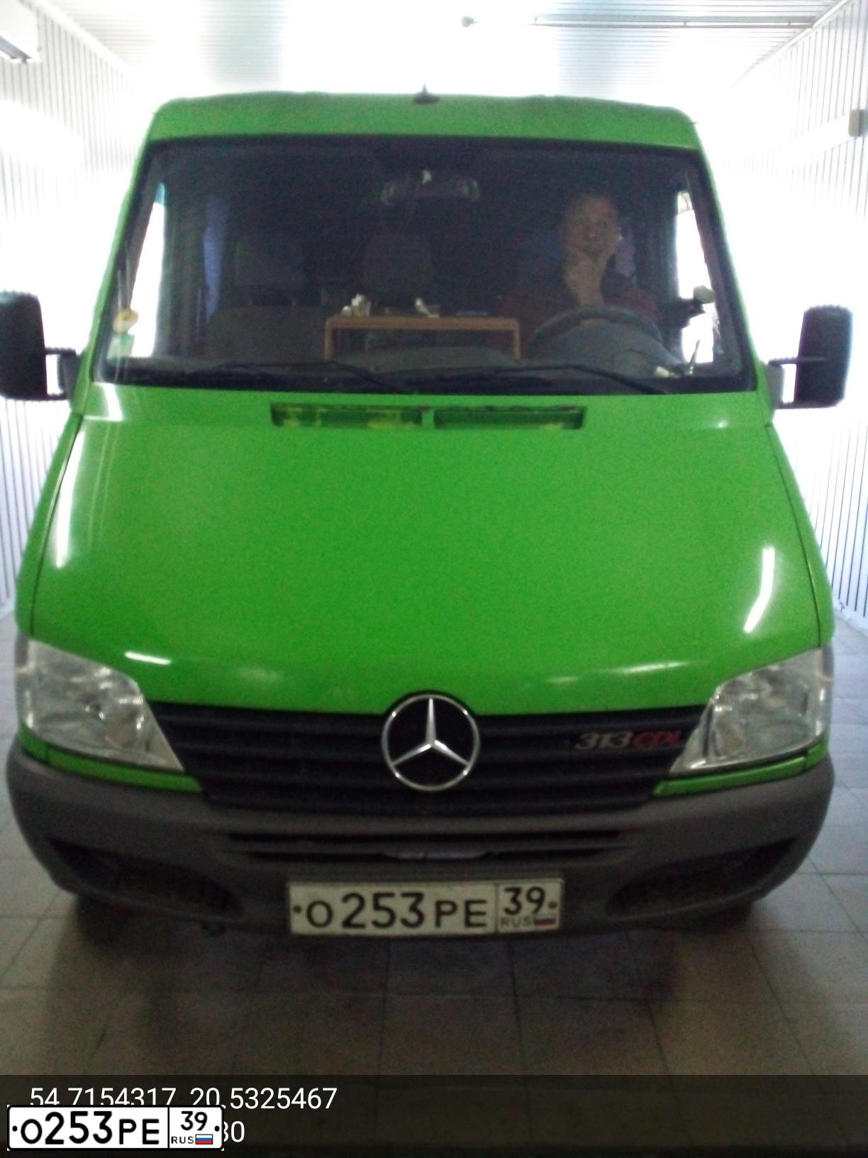 Фото автомобиля MERCEDES SPRINTER, 2001 — госномер О253РЕ39. Цвет: ЗЕЛЕНЫЙ