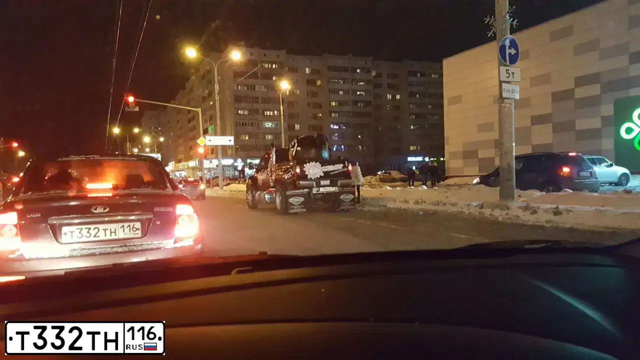 Фото автомобиля LADA 2170 PRIORA, 2013 — госномер Е541КМ716. Цвет: ТЕМНО-ВИШНЕВЫЙ