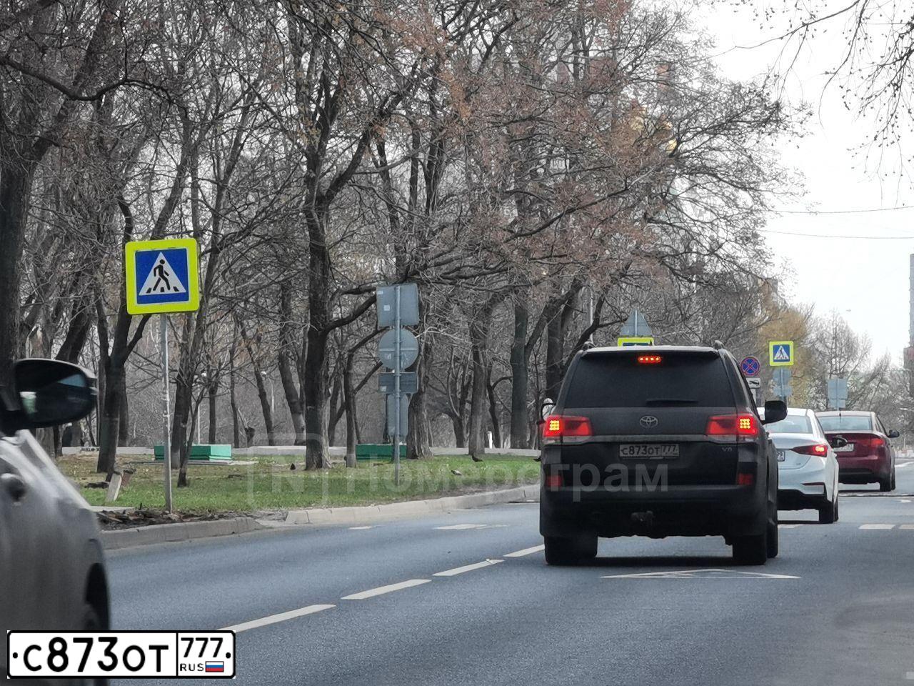 Фото автомобиля TOYOTA LANDCRUISER 200, 2015 — госномер С873ОТ777. Цвет: СЕРЫЙ