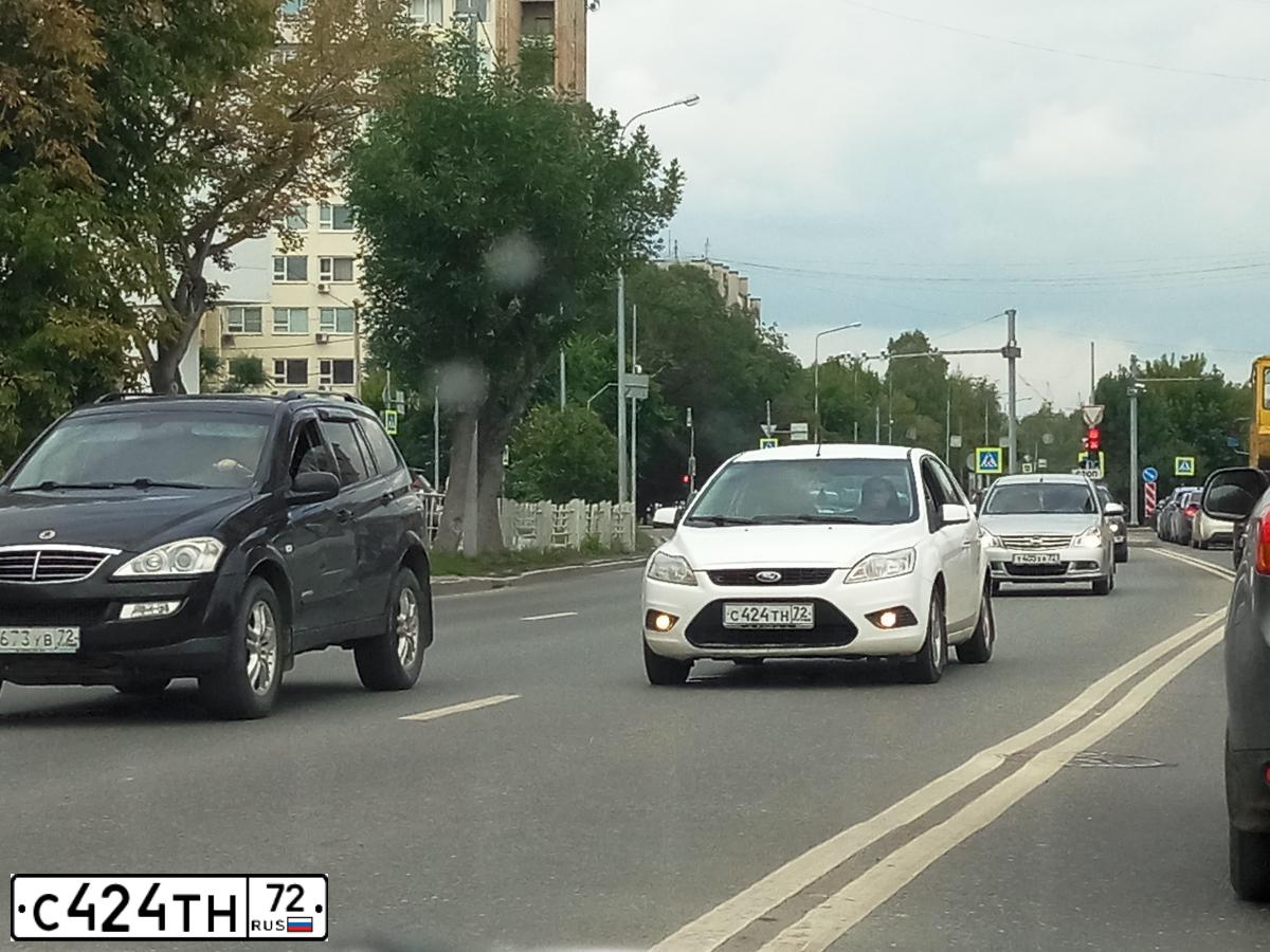 Фото автомобиля FORD FOCUS, 2010 — госномер С424ТН72. Цвет: БЕЛЫЙ