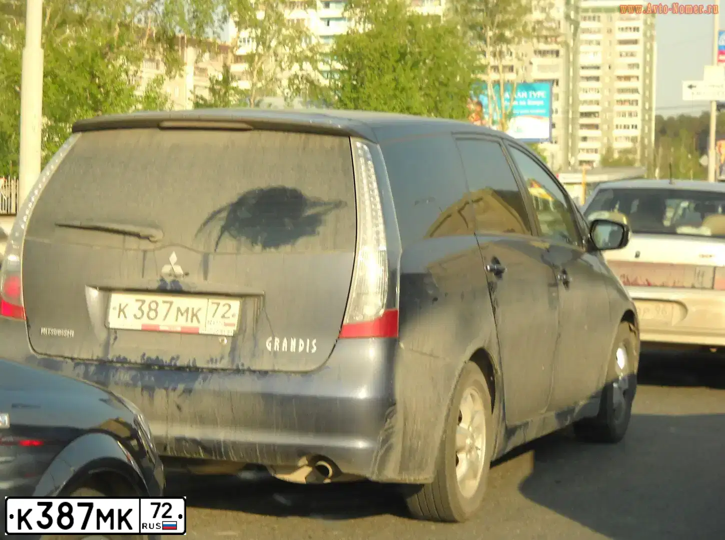 Фото автомобиля MITSUBISHI GRANDIS, 2007 — госномер О769ОТ72. Цвет: СИНИЙ