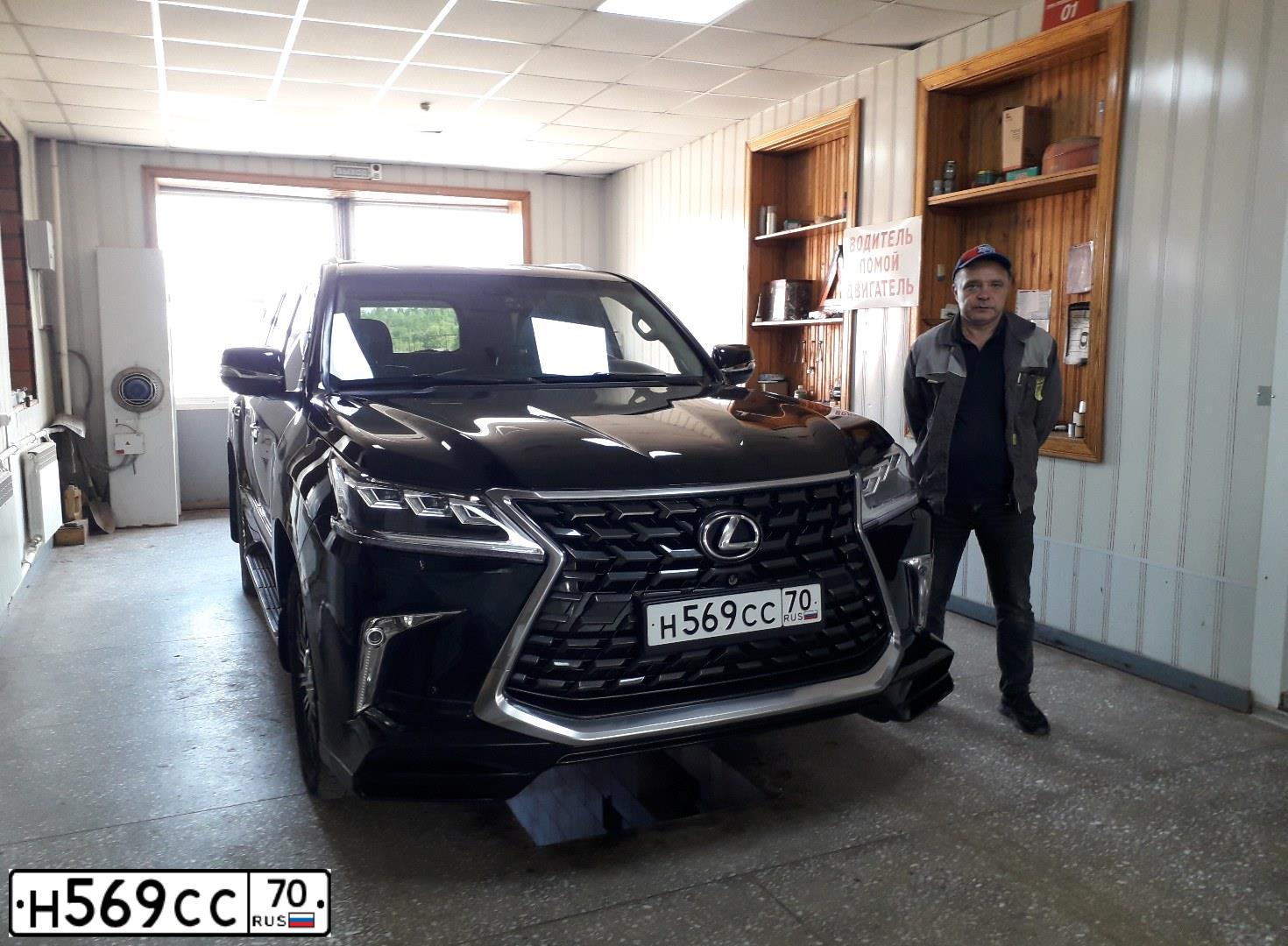 Фото автомобиля LEXUS LX, 2012 — госномер Т200ОТ124. Цвет: ЧЕРНЫЙ