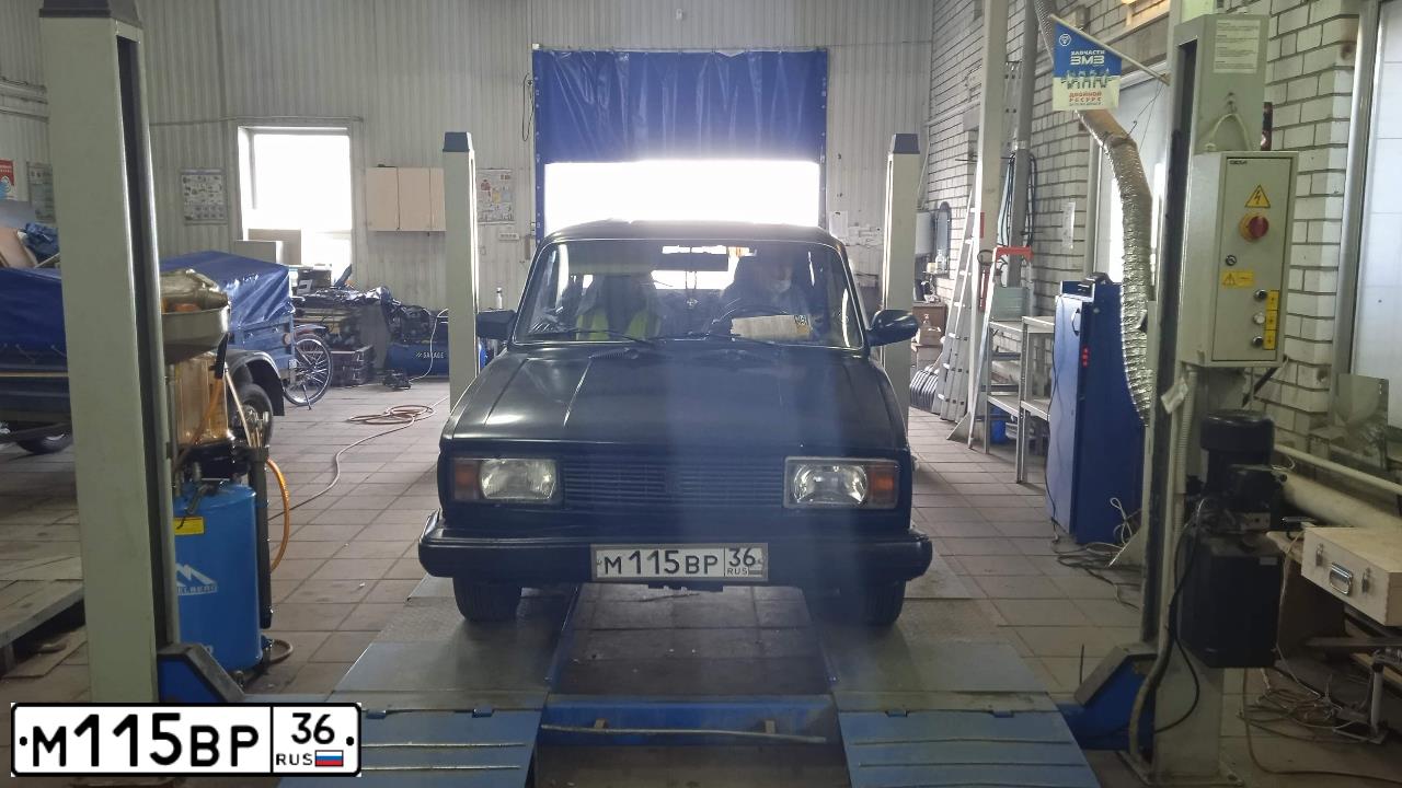 Фото автомобиля LADA 2104, 1991 — госномер М115ВР36. Цвет: ЧЕРНЫЙ