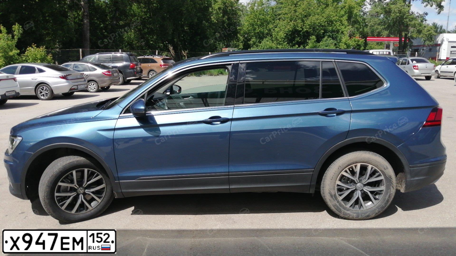 Фото автомобиля VOLKSWAGEN TIGUAN, 2018 — госномер Х947ЕМ152. Цвет: синий