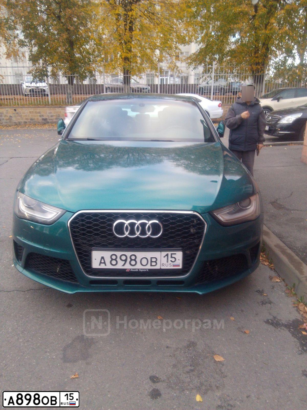 Фото автомобиля AUDI A4, 2012 — госномер А898ОВ15. Цвет: ЗЕЛЕНЫЙ-СИНИЙ