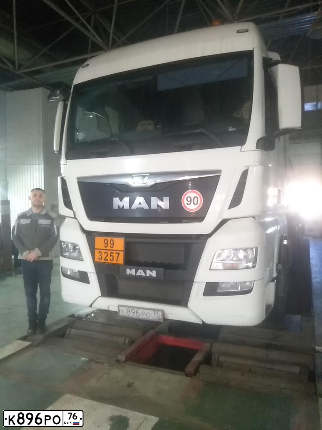 Фото автомобиля MAN TGX 18.XXX /4X2/, 2014 — госномер К896РО76. Цвет: БЕЛЫЙ