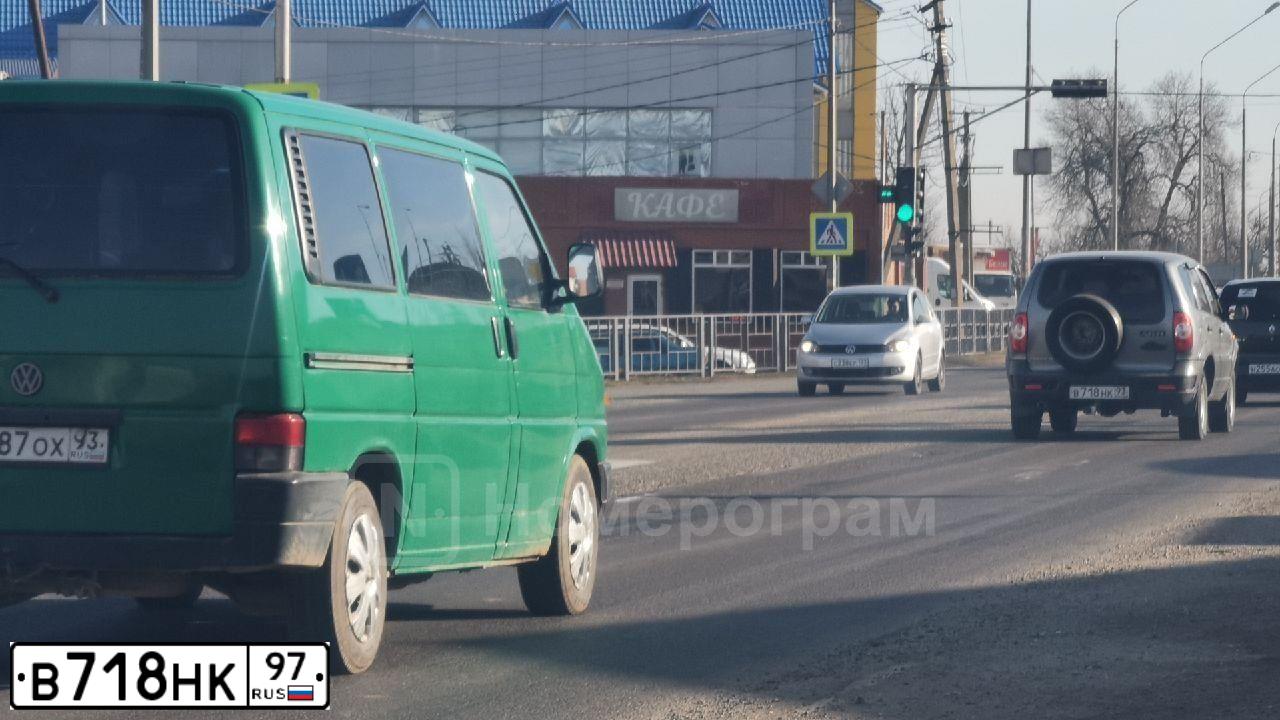 Фото автомобиля MERCEDES G-KLASSE, 1992 — госномер Е932ВУ797. Цвет: ЧЕРНЫЙ