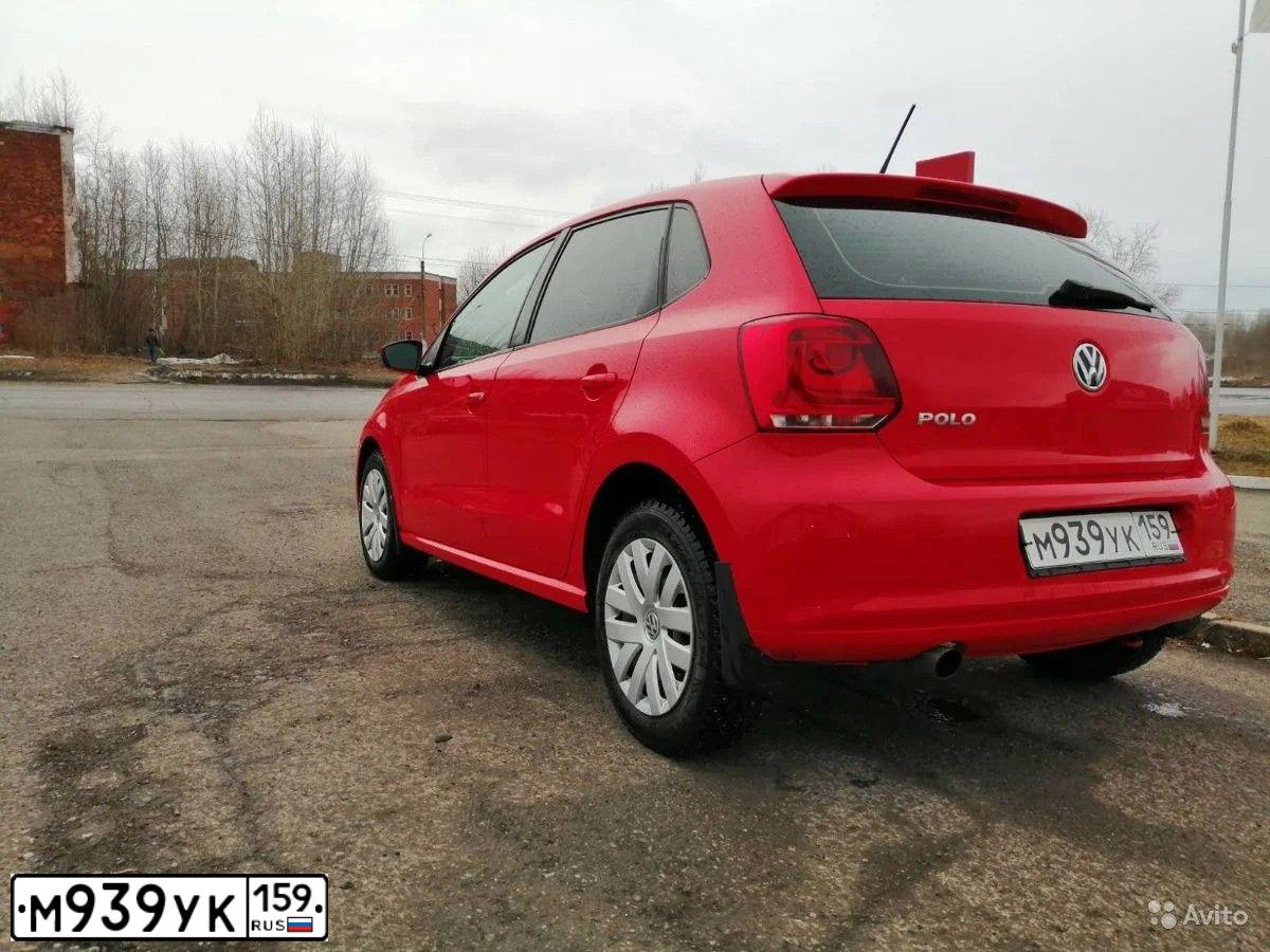 Фото автомобиля VOLKSWAGEN POLO, 2011 — госномер М939УК159. Цвет: ЯРКО-КРАСНЫЙ