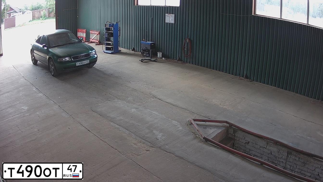 Фото автомобиля AUDI A4, 1997 — госномер Т490ОТ47. Цвет: ЗЕЛЕНЫЙ