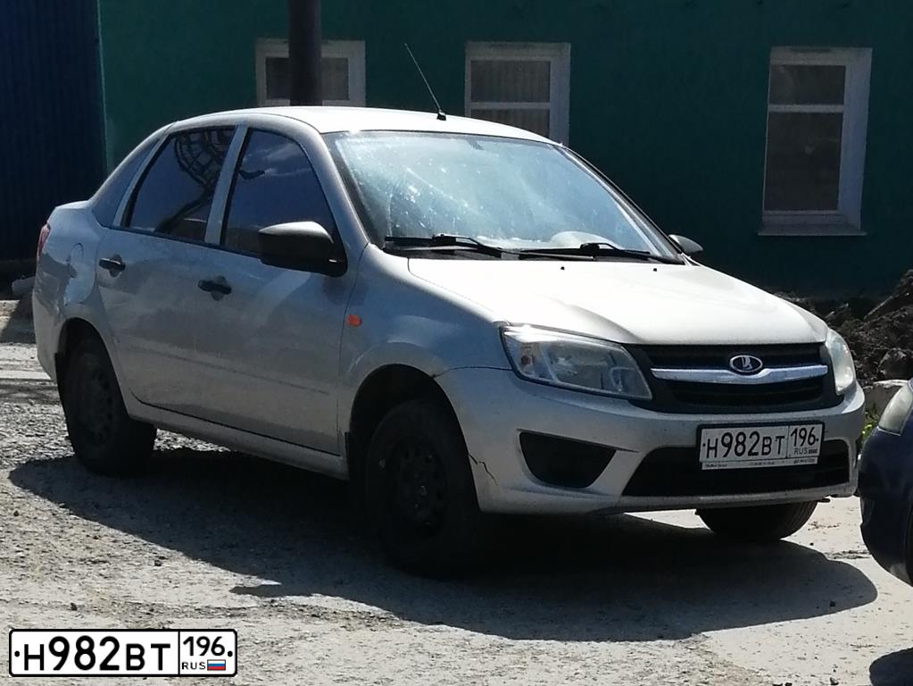 Фото автомобиля TOYOTA AURIS, 2008 — госномер Н982ВТ96. Цвет: СВЕТЛО-ГОЛУБОЙ