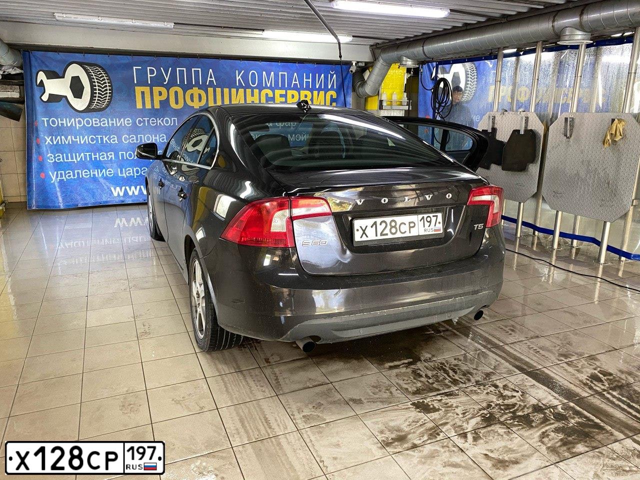 Фото автомобиля VOLVO S60, 2012 — госномер М027ТТ126. Цвет: ЧЕРНЫЙ