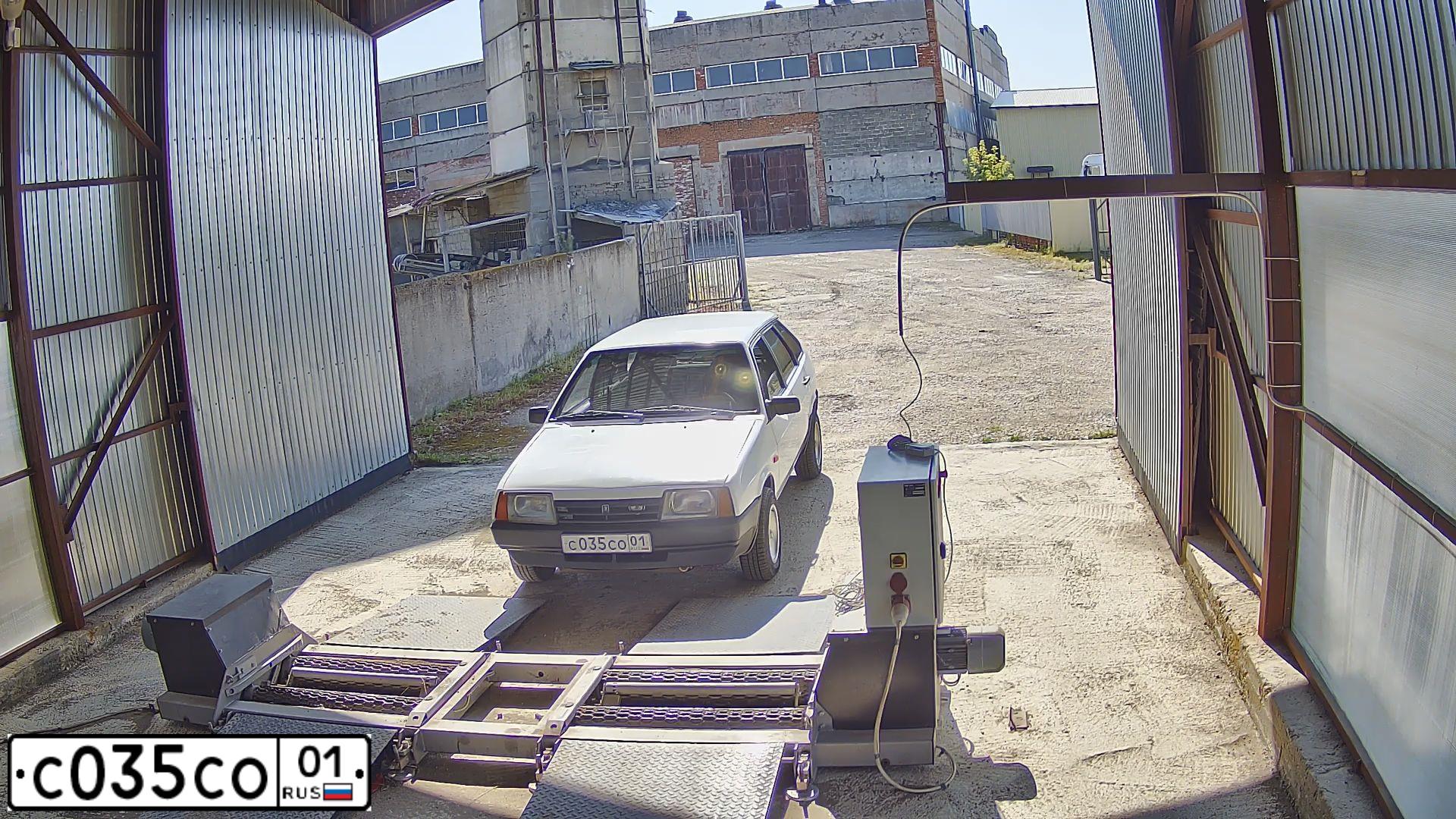 Фото автомобиля LADA 2109 SAMARA, 1998 — госномер С035СО01. Цвет: СЕРО-БЕЛЫЙ