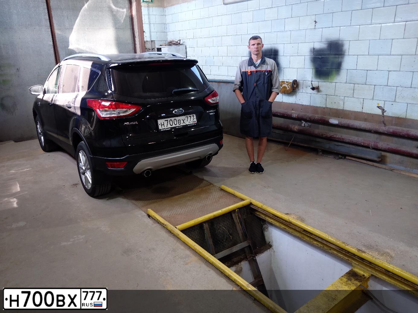 Фото автомобиля FORD KUGA, 2016 — госномер В568РК790. Цвет: ЧЕРНЫЙ